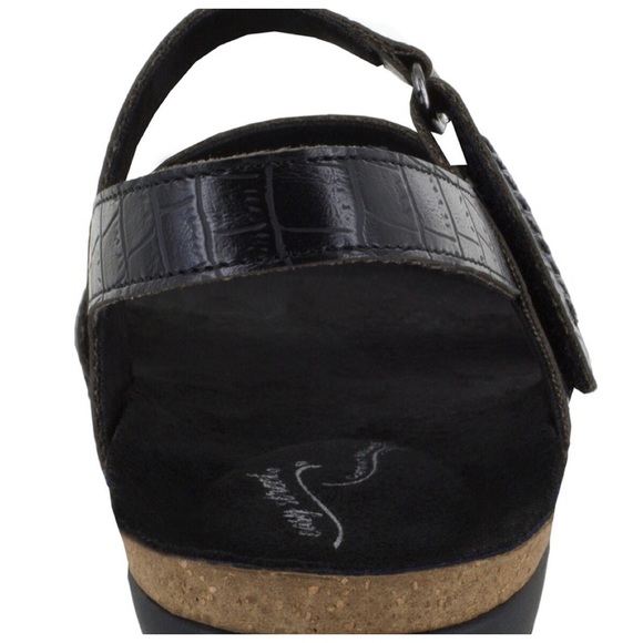 🆕Black comfy sandals by Easy Street. - Picture 4 of 6